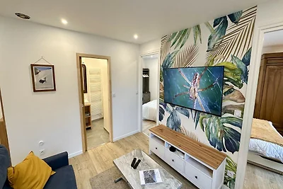 Moderne Schutzhütte am Dorfrand