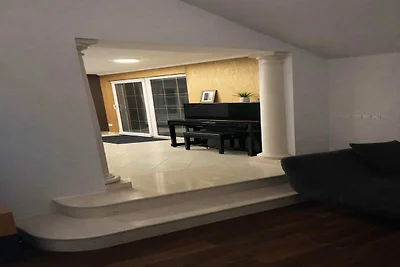 Luxuriöse Gartenvilla, 50 m vom Strand...