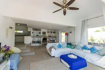 Moderne villa met privé zwembad