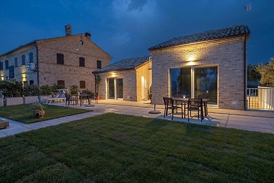 Elegante Villa con piscina e giardino privati