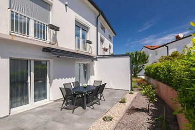 Modern Apartment with Terrace and Private Par...