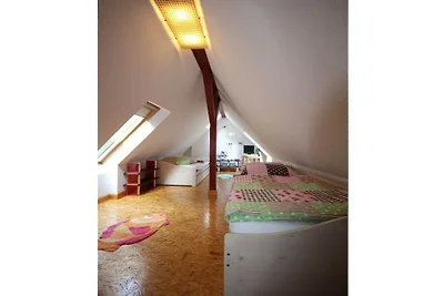 Rozerood, koetshuis bij de vijver