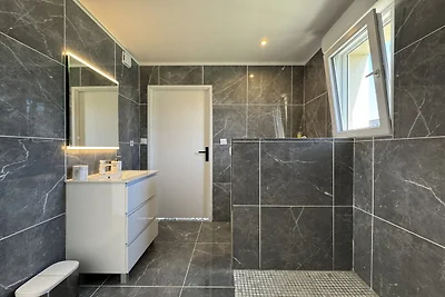 Komfort am Pool in der Nähe von Le Mans