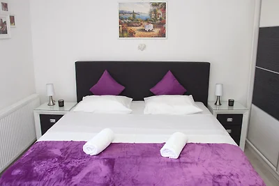 Wohnung in Grebatica mit Meeresstrand