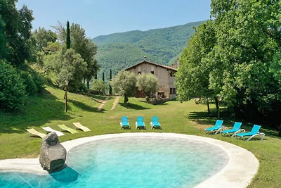 Appartement in La Garrotxa met uitzicht op he...