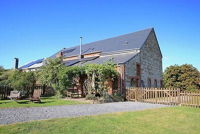 Geräumiges Bauernhaus mit Terrasse in Wellin