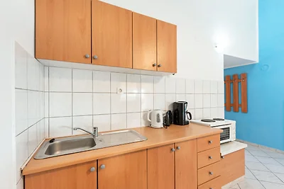 Modernes Ferienhaus in Jasenice mit Veranda