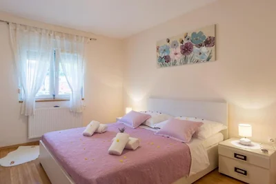 Six Bedroom Holiday House With Pool