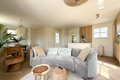 Villa mit weitläufigem, sonnigem Garten