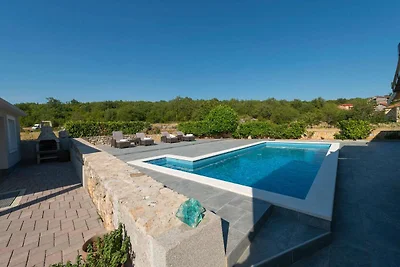 Villa in Ugljane mit privatem Pool