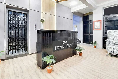 Townhouse De Alphabet Hotel Kukatpally