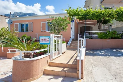 Ferienhaus in Podgora mit Schwimmbecken