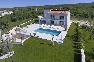 Villa in Stanisovi mit Schwimmbecken