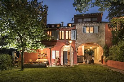 Moderne villa in Fabriano met privézwembad