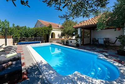 Ferienhaus in Krkovic mit großem Swimmingpool