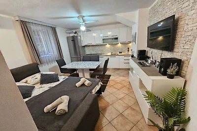Apartments Diadora - Studio apartment Stone