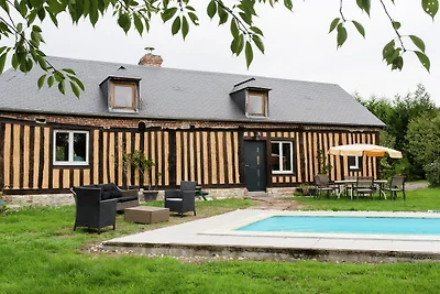 Karakteristiek huis met verwarmd zwembad