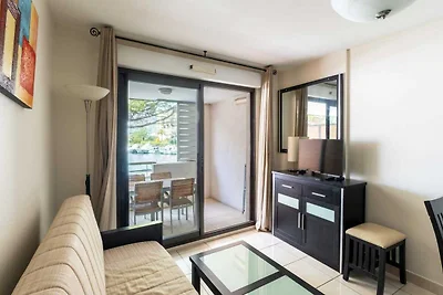 Apartment in Mandelieu-la-Napoule mit Pool