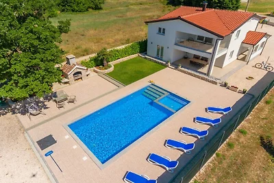 Ferienhaus in Imotski mit Schwimmbecken