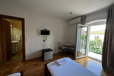 Studio Apartment with Balcony (6)
