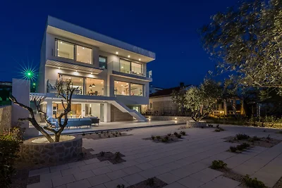 Villa di lusso con giardino privato a Kožino