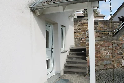 Moderne woning met tuin midden in een...