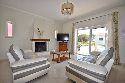 Geräumige Villa im Ferienort Vilamoura mit pr...