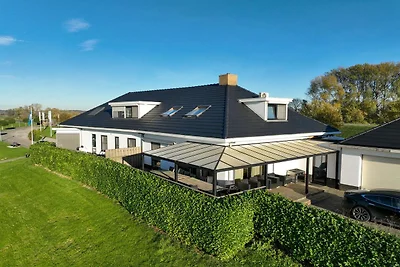 Ferienhaus am Hafen mit Sauna und Spielzimmer