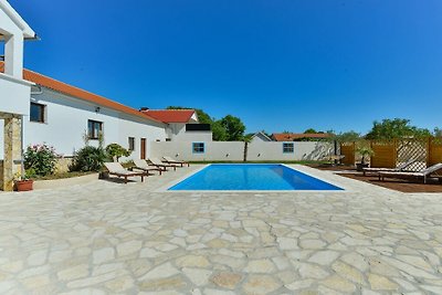 Villa in Zadar mit Schwimmbecken