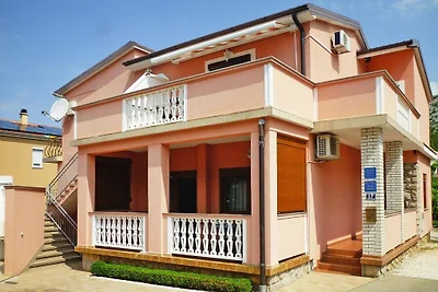 Wohnung im Haus Pink Starigrad Paklenica