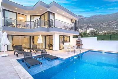 Villa in Kalkan mit Schwimmbecken
