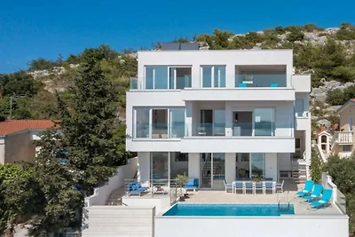 Luxury villa Fleur with pool