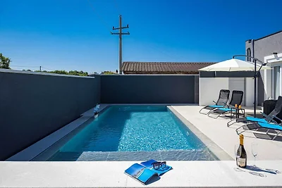 Villa in Gajana mit beheiztem Pool