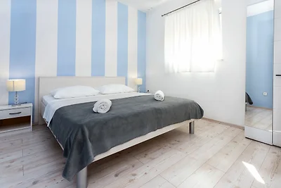 Apartments Magdales - Two Bedroom Apartment w...