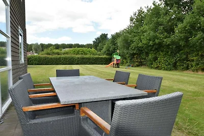 Piacevole casa vacanze con piscina in comune