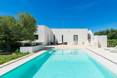 Villa Aura d'Olivo / UTNZ