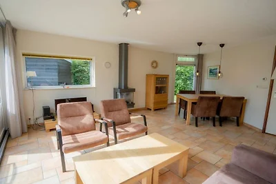 Bungalow in Den Burg mit Schwimmbecken