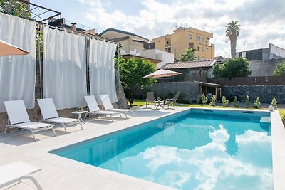 Luxe appartement met zwembad in Giarre