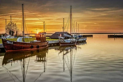 Casa con tetto di paglia sul Bodden con sauna