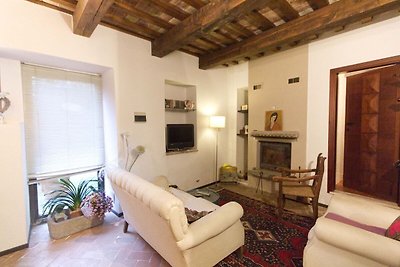 Rustic Holiday Home in Cantiano near Centre