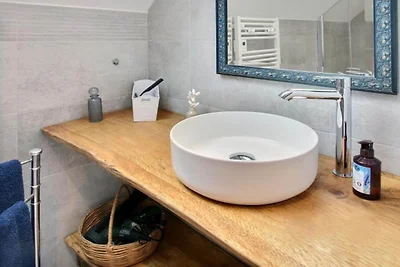 Schönes Ferienhaus in Neulliac