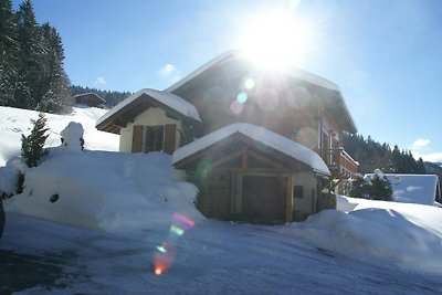 Sonniges Chalet in Les Gets mit Whirlpool