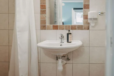 Schönes Hotelzimmer mit kostenlosem Frühstück