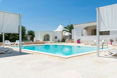 Villa in Brindisi mit Schwimmbecken