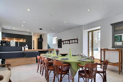 Schönes Ferienhaus in Neulliac