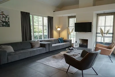 Villa in Beekbergen mit Terrasse