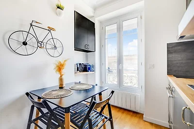 Modern appartement met 1 slaapkamer en 4 plaa...
