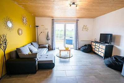 Apartment in Froidchapelle mit Terrasse