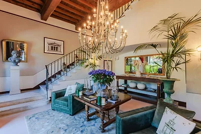 Malerische Villa in Lucca mit Pool