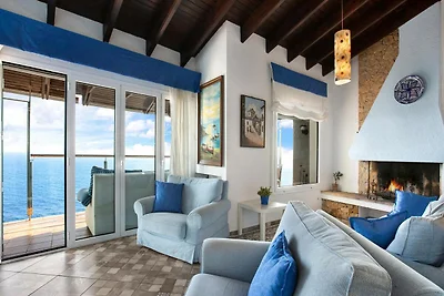 Villa in Cala Canyelles mit Meerblick & Pool